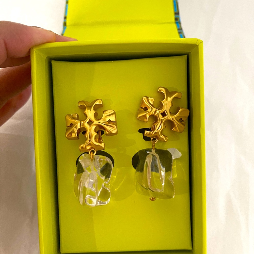 BRAND NEW CLIP ON TORY BURCH